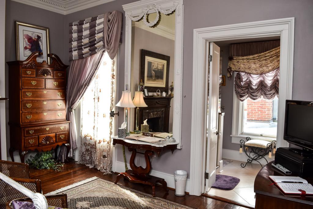 The Richard Johnston Inn & 1890 Caroline House Фредериксберг Экстерьер фото