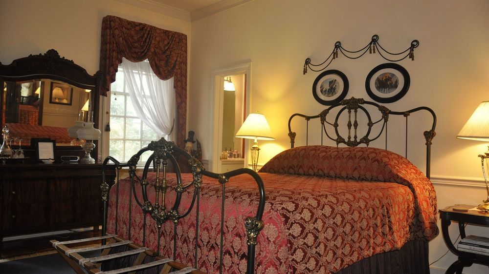 The Richard Johnston Inn & 1890 Caroline House Фредериксберг Экстерьер фото