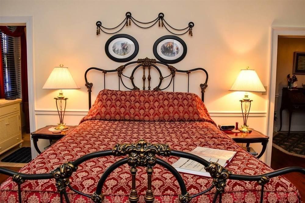 The Richard Johnston Inn & 1890 Caroline House Фредериксберг Экстерьер фото